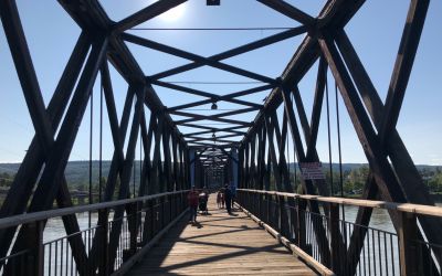 Holz-Fachwerk-Brücke